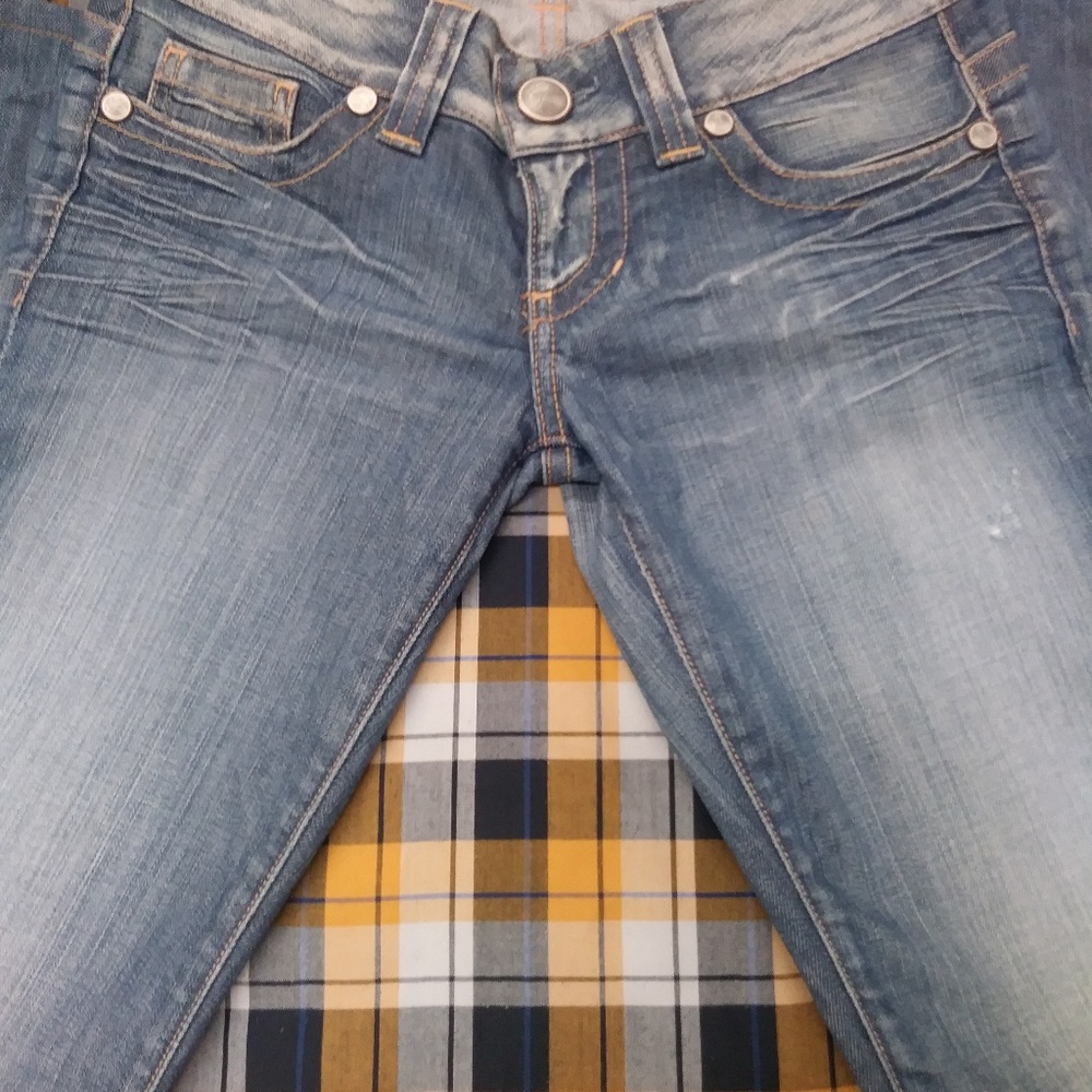 GUESS PREMIUM DISTRESSED JEANS -Waist 26
